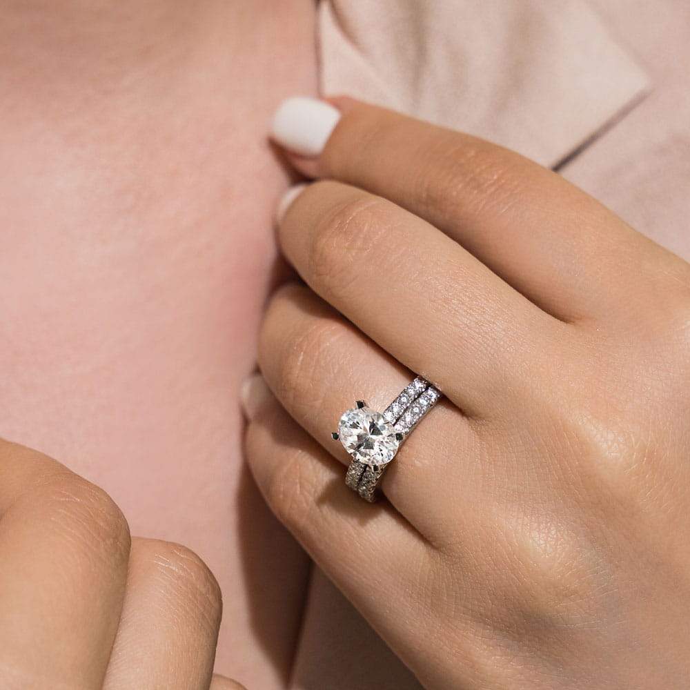 Shown with a 3.2 oval lab-grown diamond and its matching band (sold separately) 
