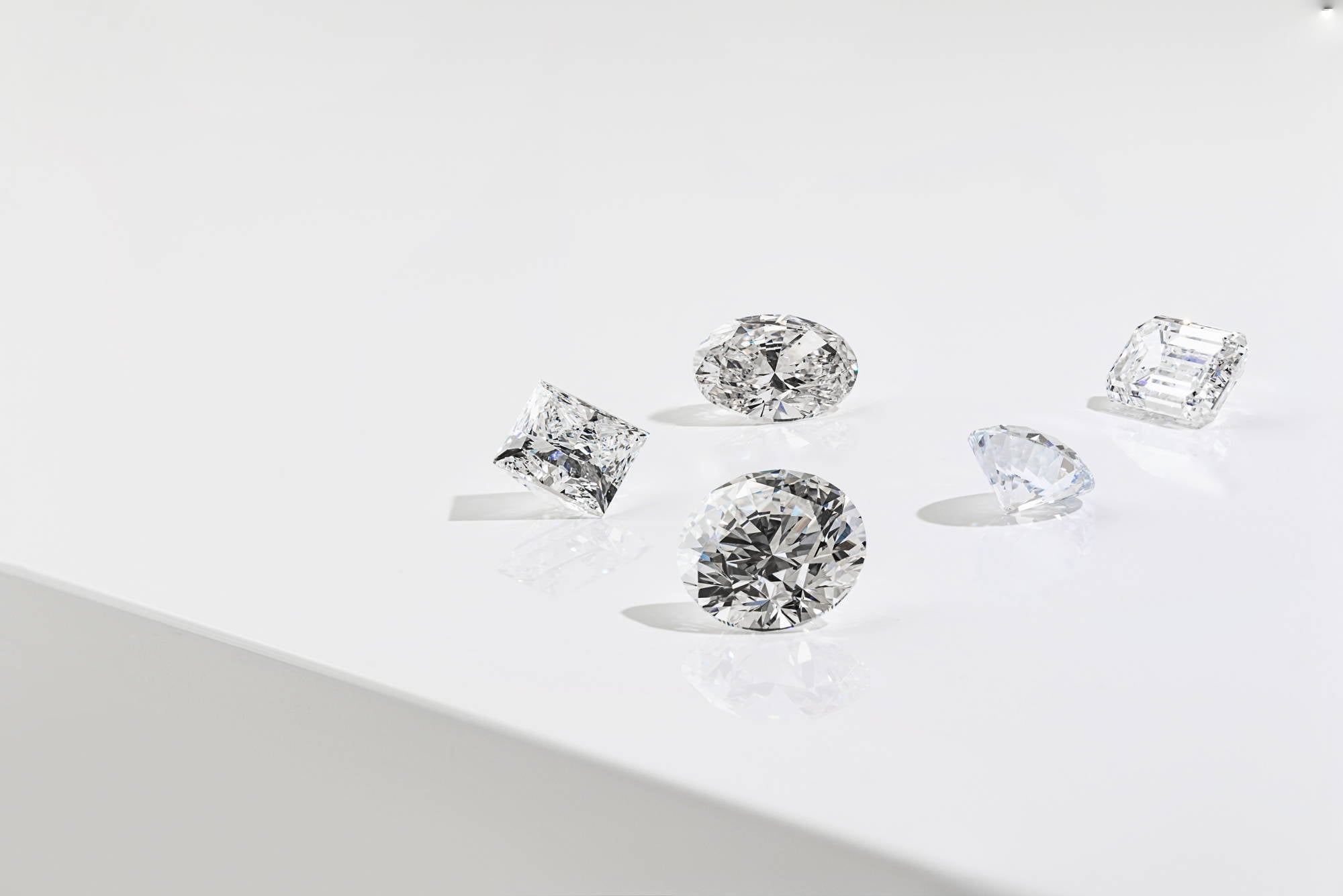 How to Choose a Diamond for Your Engagement Ring: The 4 C's