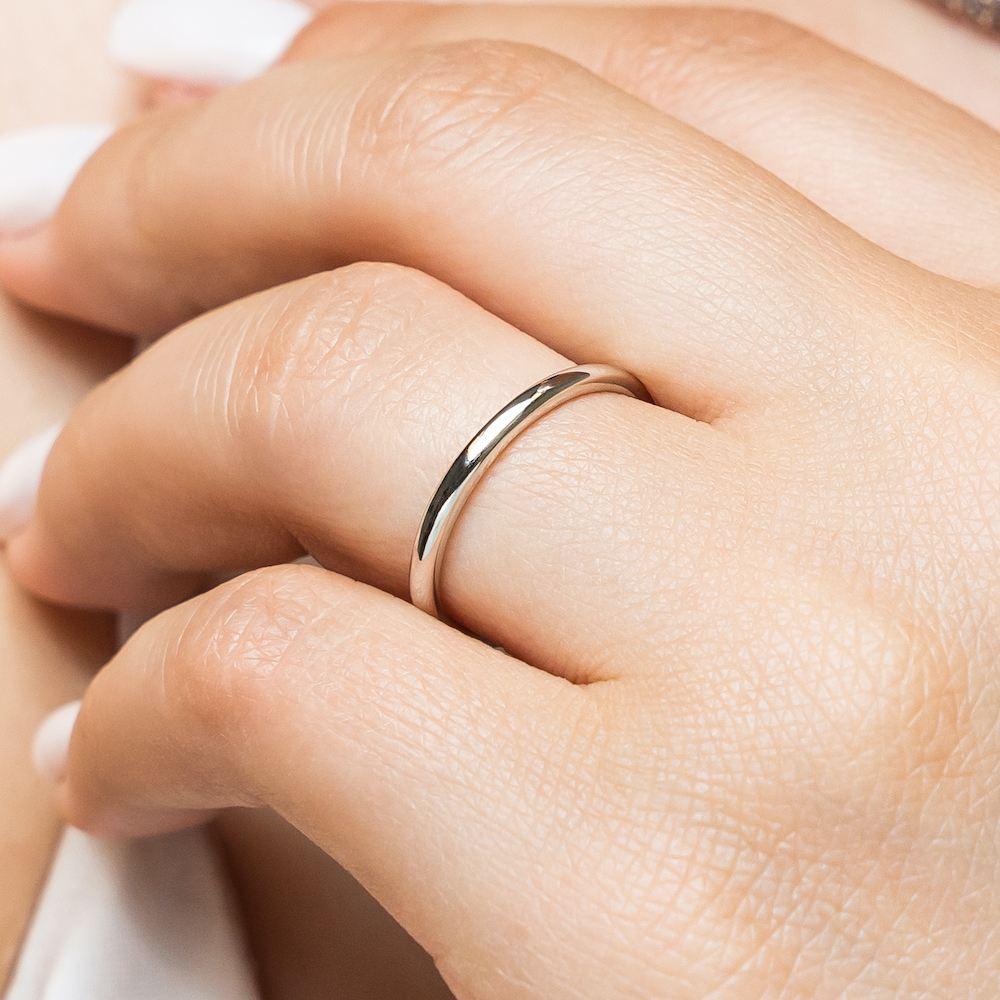 Plain wedding band in recycled 14K white gold 