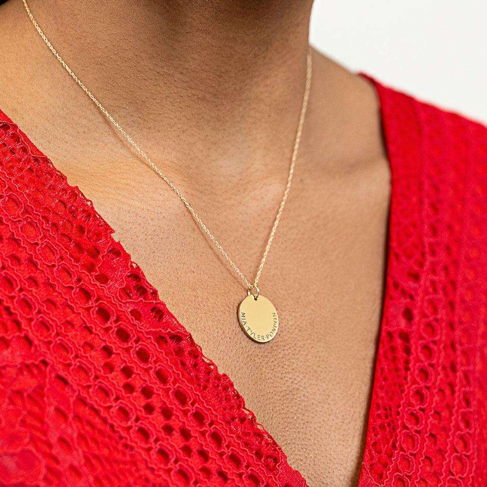 Multi-Name Disc Necklace in 14K yellow gold | Multi-Name Disc Necklace
