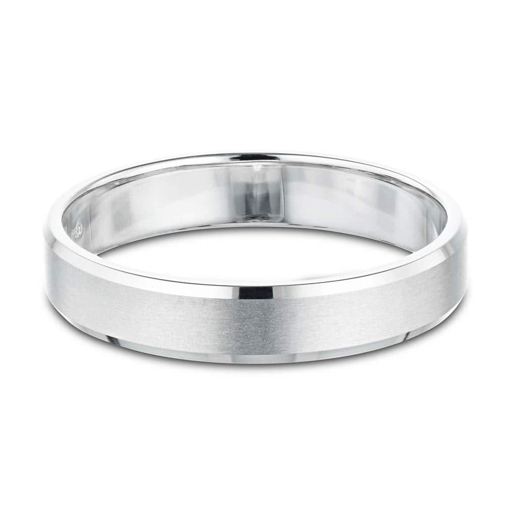 Men&#39;s wedding band in satin finish in recycled 14K white gold 